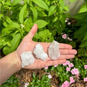 Large quartz clusters